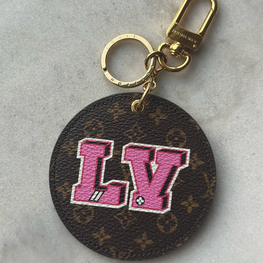 Lv charm